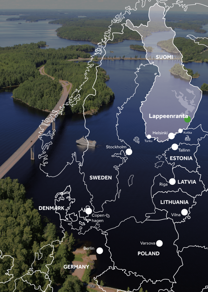 Map showing the Baltic Sea and the surrounding countries. The city of Lappeenranta, where this year's forum will be held, is also marked on the map. In the background of the map is a lake landscape, a forest and a boat driving in the middle of the lake.